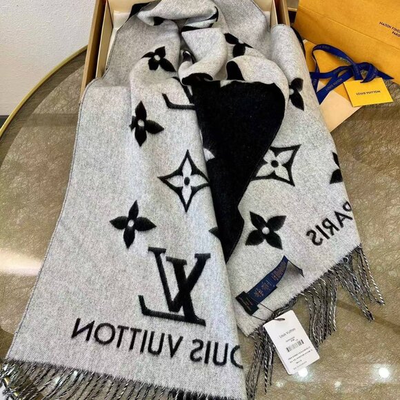 LOUIS VUITTON Cold Reykjavik Scarf - Picture 2 of 5